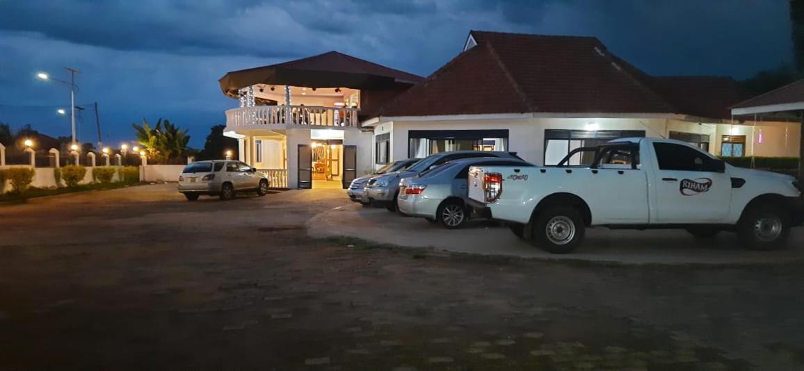 Northern Pearl Gulu Esterno foto